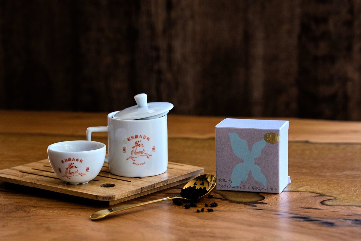 A photo displaying Red Oolong Tea Cooperative's product.