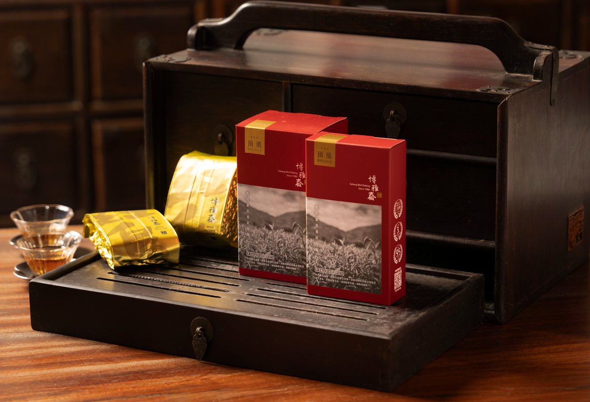 Premium Red Oolong Tea loose leaf.