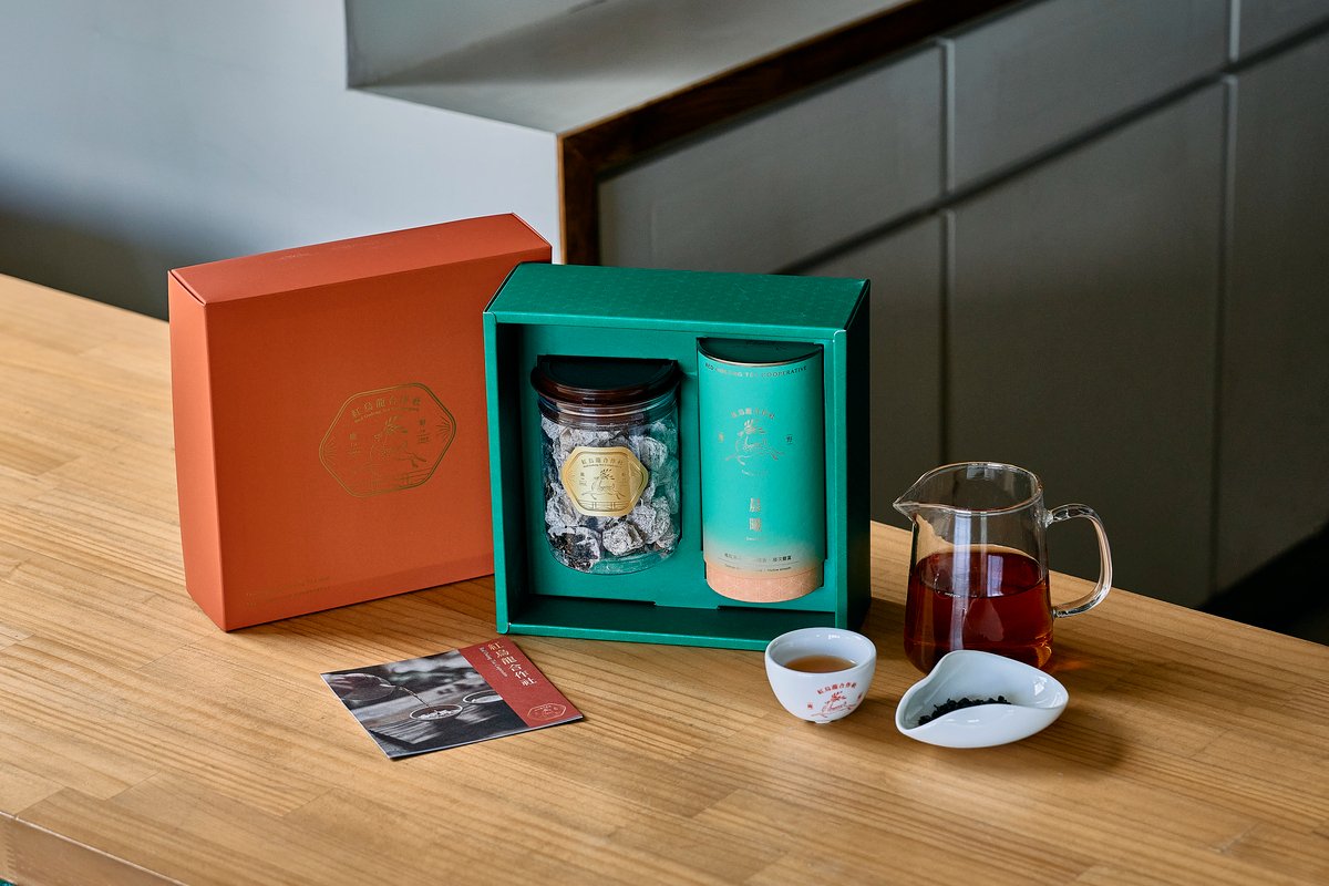 Dawn Sun Tea and Snacks Gift Set.