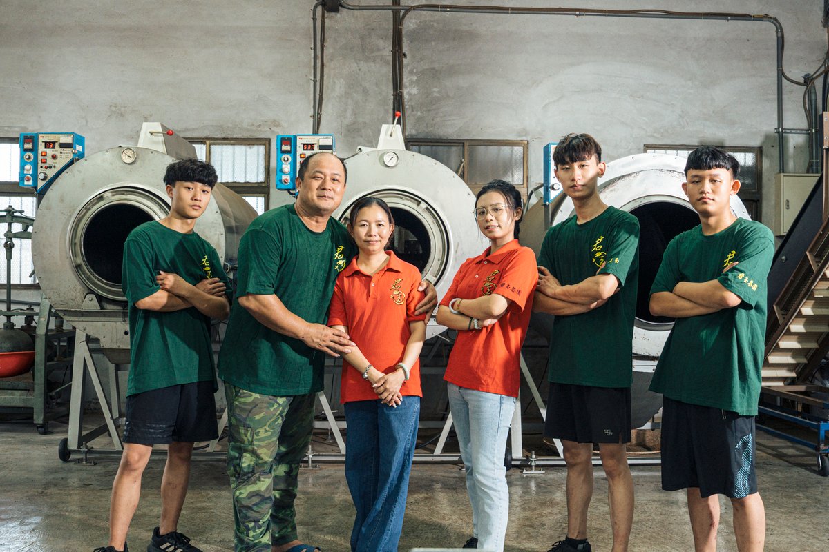 The family photo of Jun Yu Plantation.