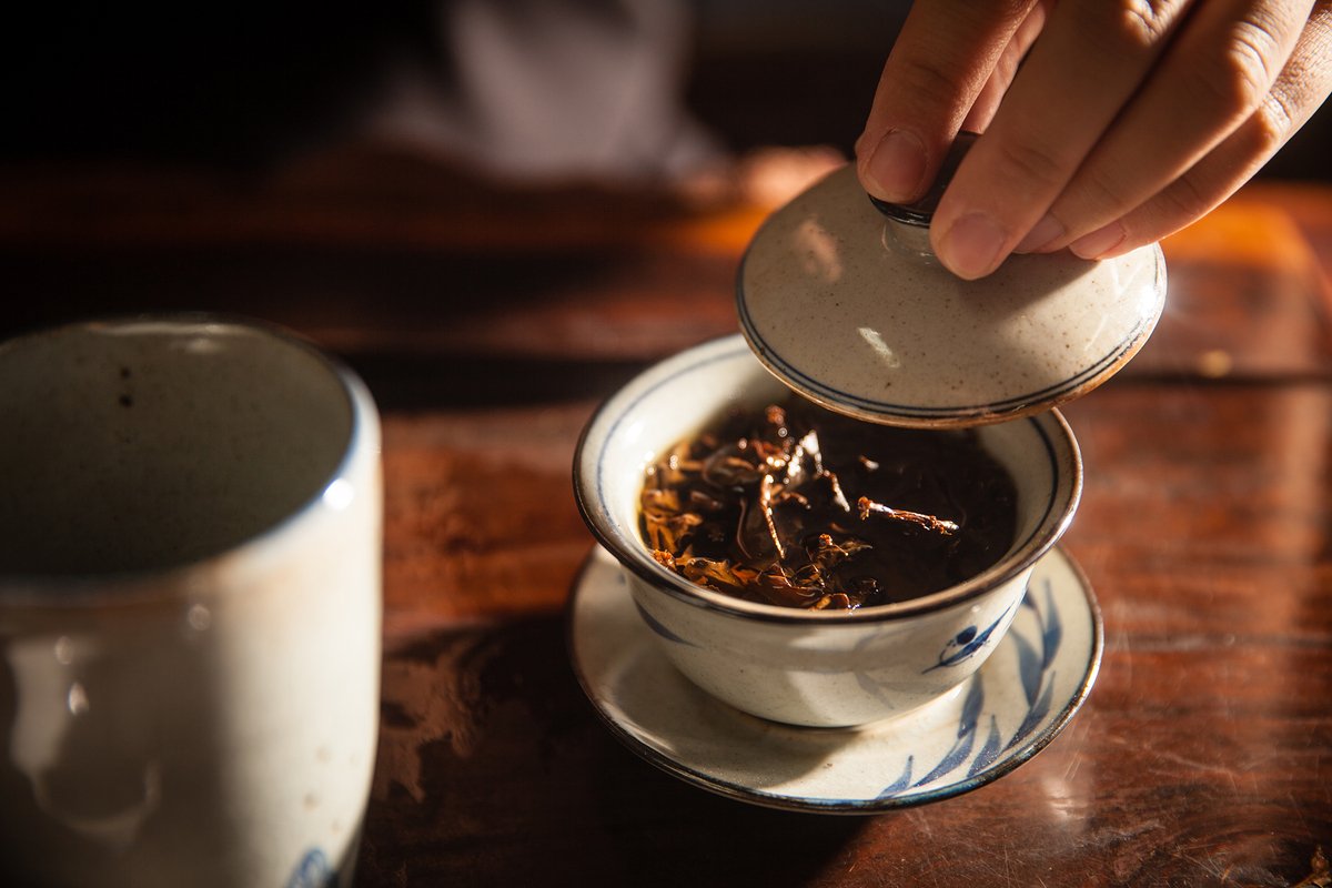 Brewing Red Oolong tea in a bowl.