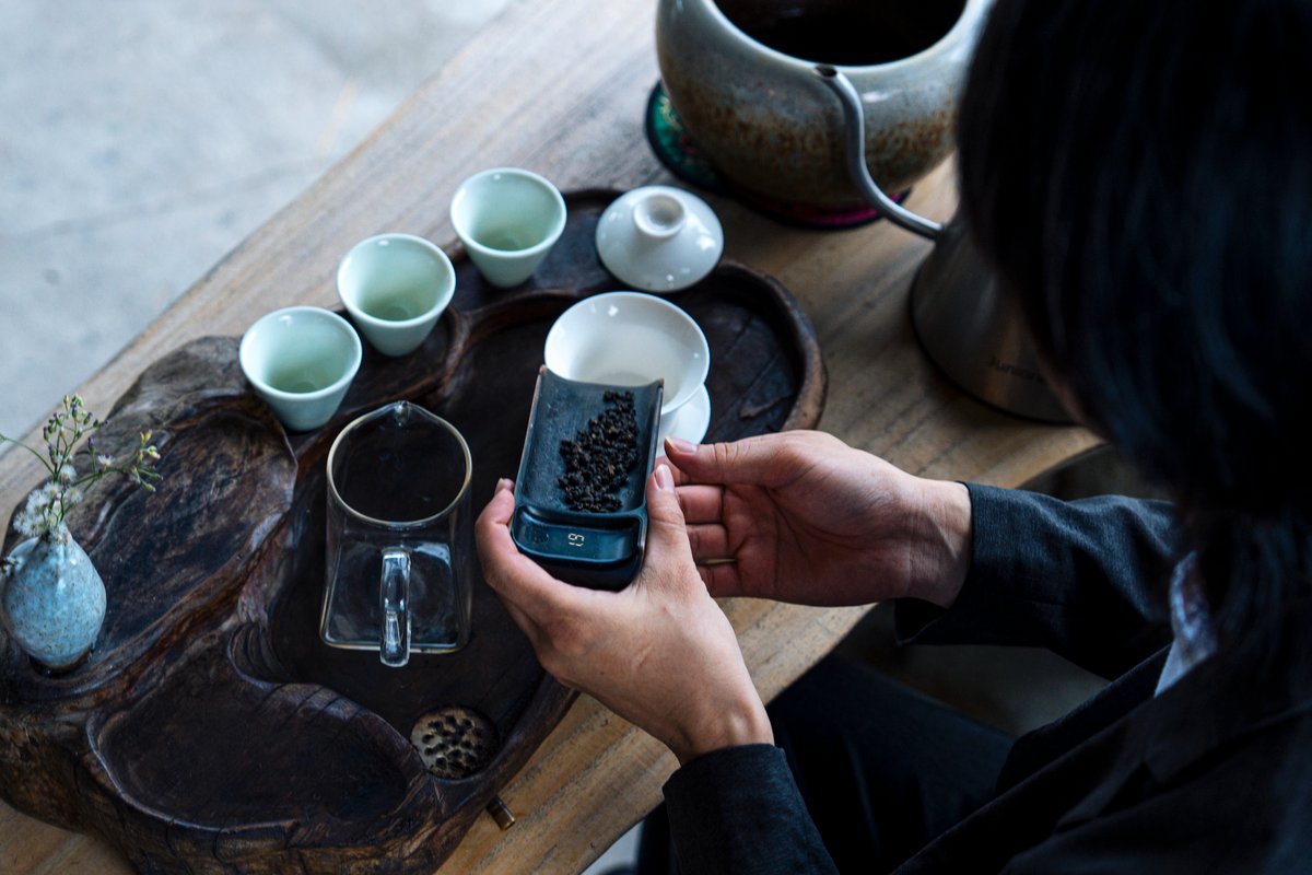 Owner Chang Yi-Ming brewing tea at his tea table.