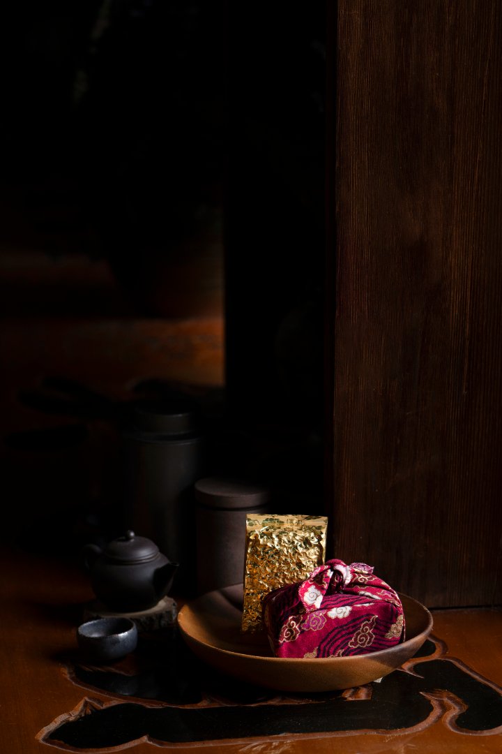 Breath of Time: Aged Honey Fragrance Red Oolong Tea.