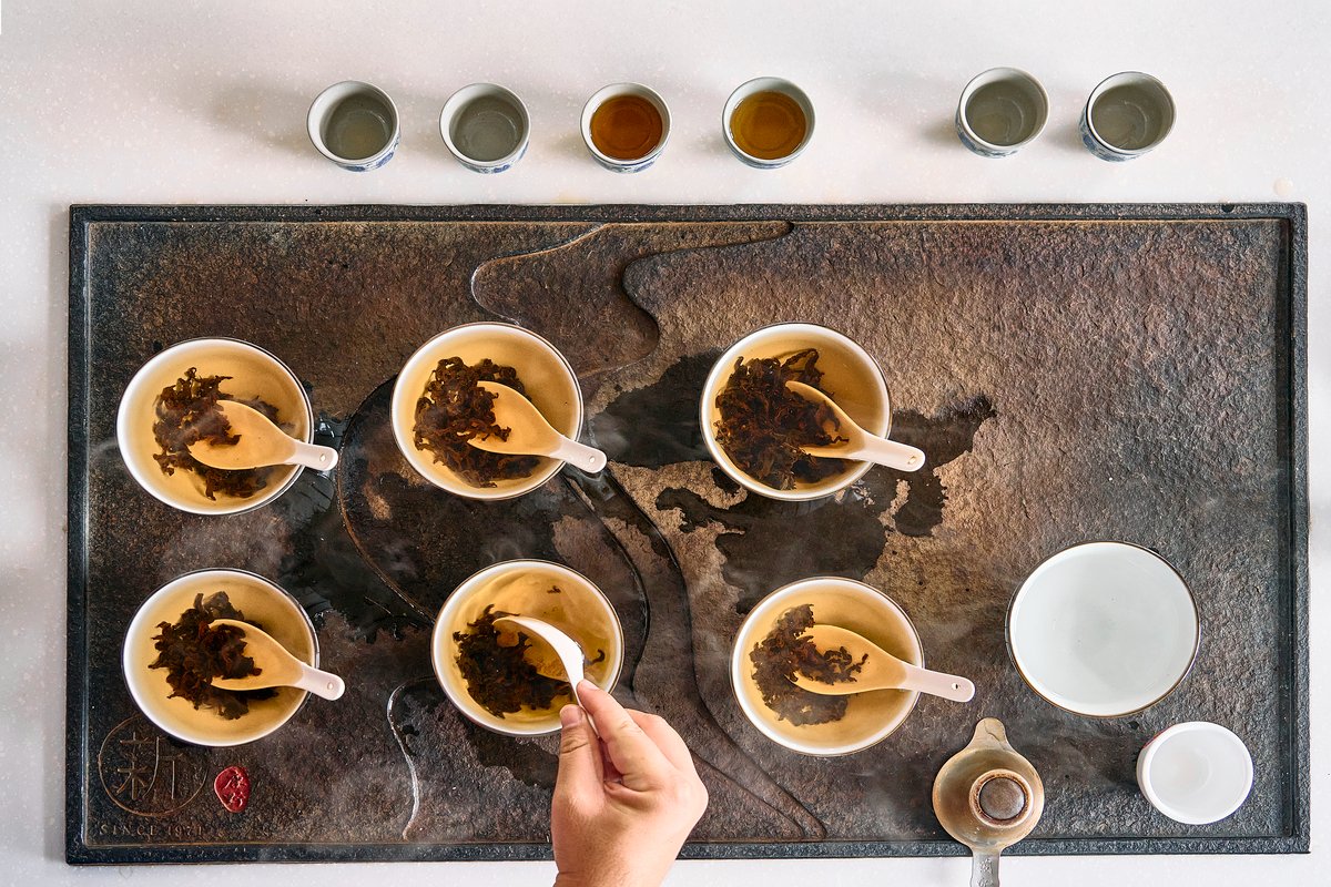A photo of Xinyuanchang's bowl brewing and tasting process.