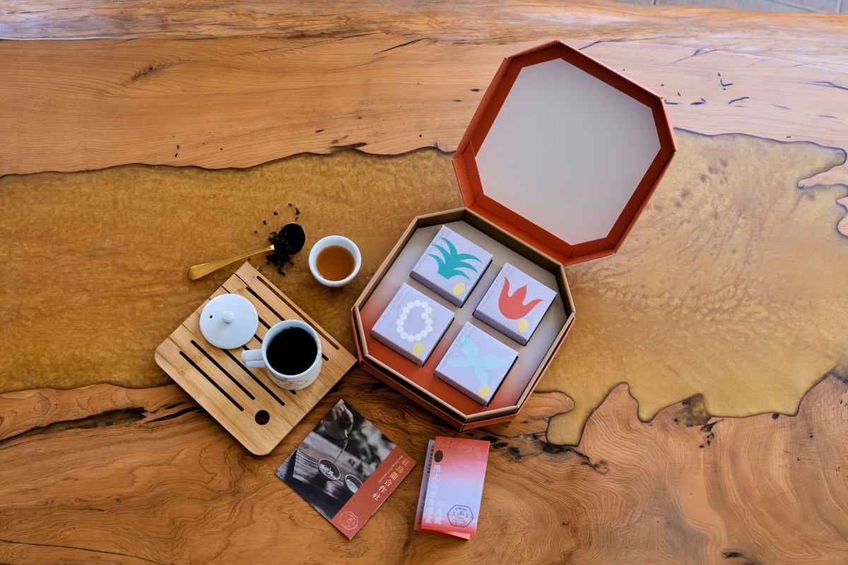 Limited Edition Red Oolong Specialty Gift Set.