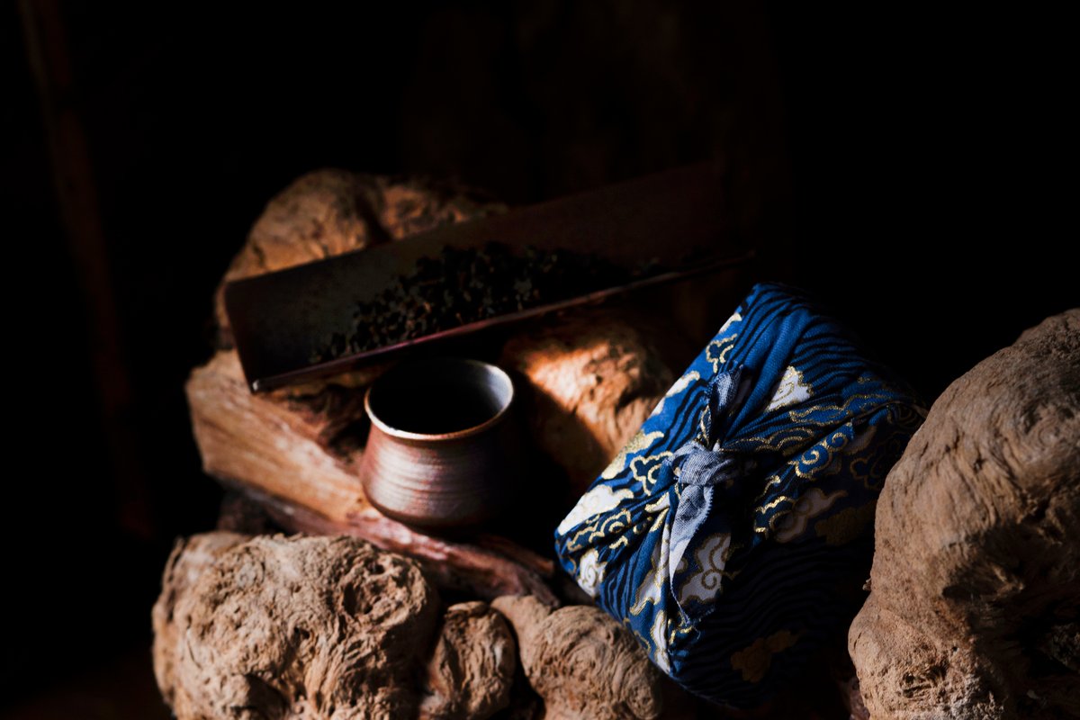 Time Distilled: Aged Honey Fragrant Red Oolong Tea.