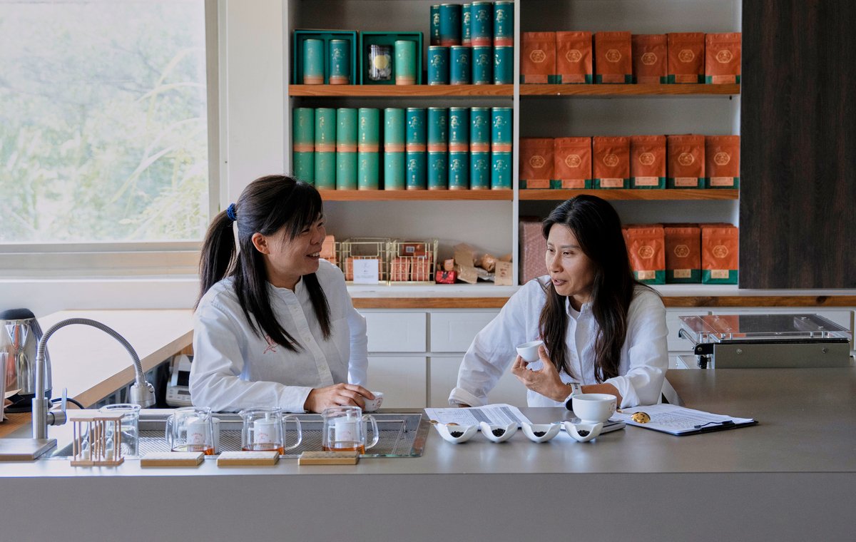 Owners of Red Oolong Tea Cooperative talking to each other.